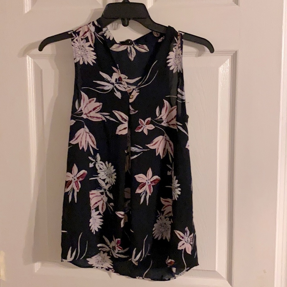 Dynamite sleeveless chiffon dress shirt